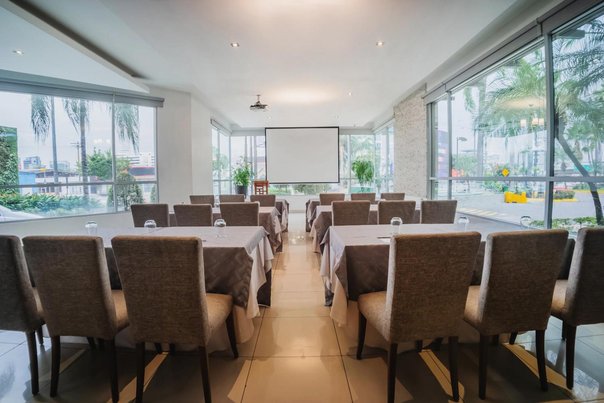 Hotel Wyndham Garden Guayaquil Exterior foto